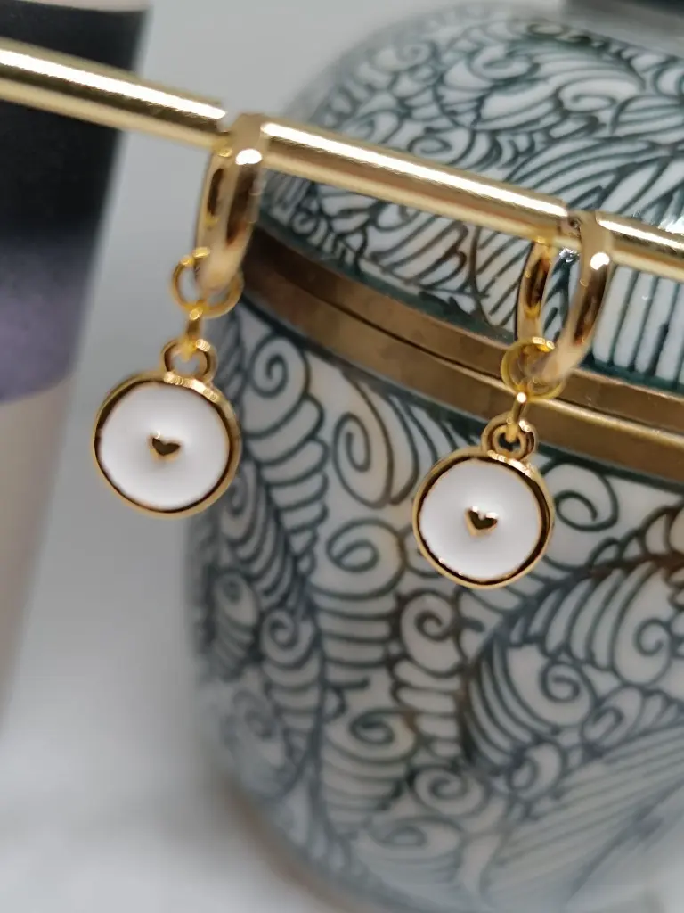 Créoles coeur blanc 2.webp