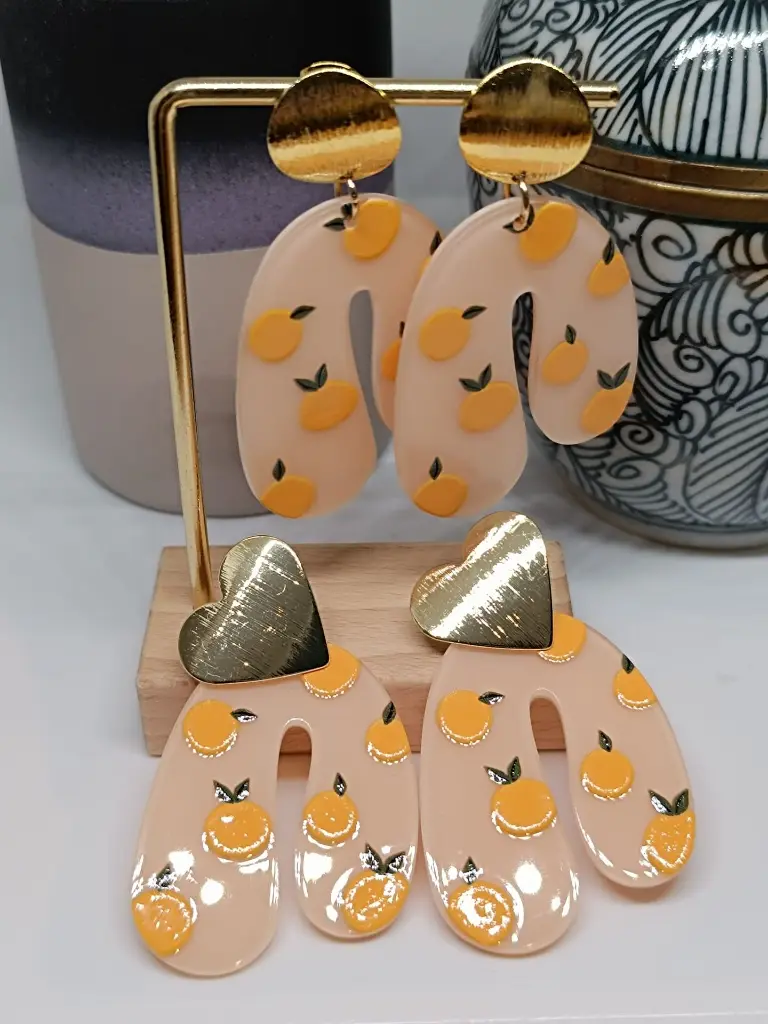 Boucles d'oreilles petites oranges attache doré effet bross ou coeur.webp